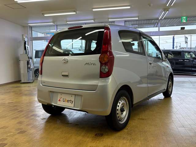 Daihatsu Mira 8