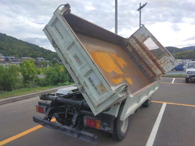 Isuzu Elf 6
