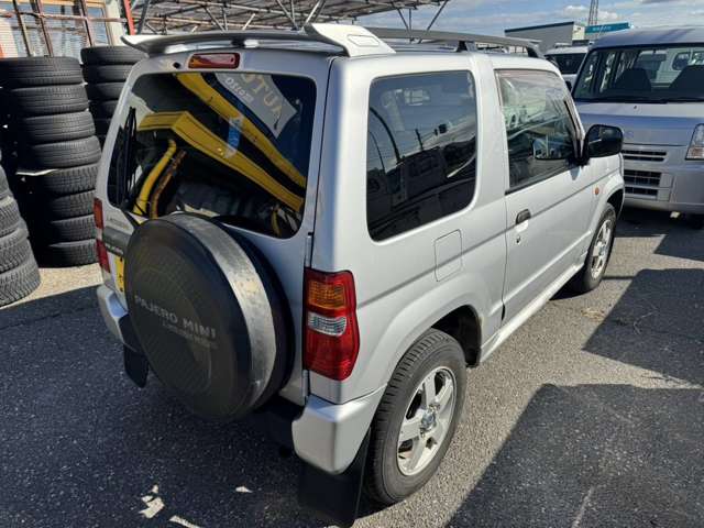 Mitsubishi Pajero Mini 4
