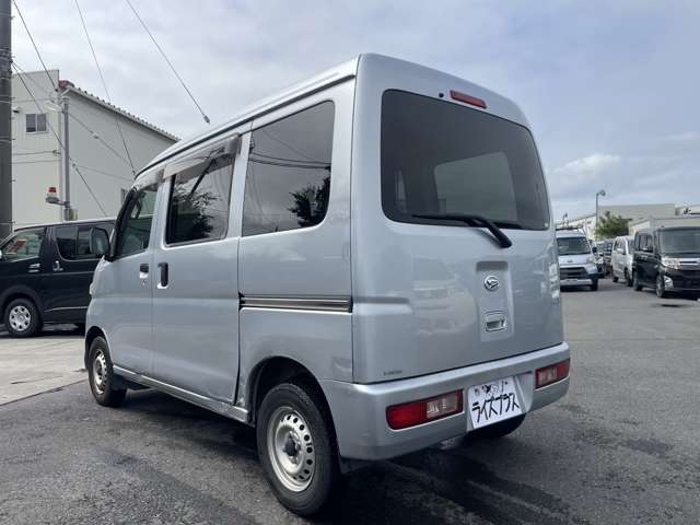 Daihatsu Hijet Cargo 5