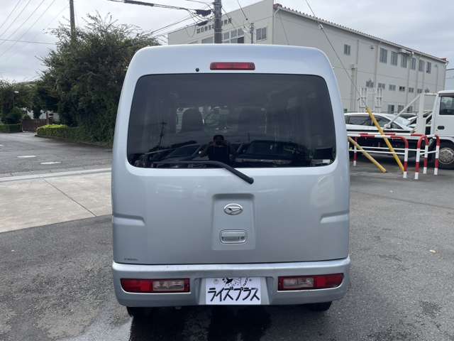 Daihatsu Hijet Cargo 6