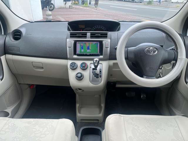Toyota Passo Sette 9