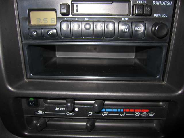 Daihatsu Hijet Cargo 12