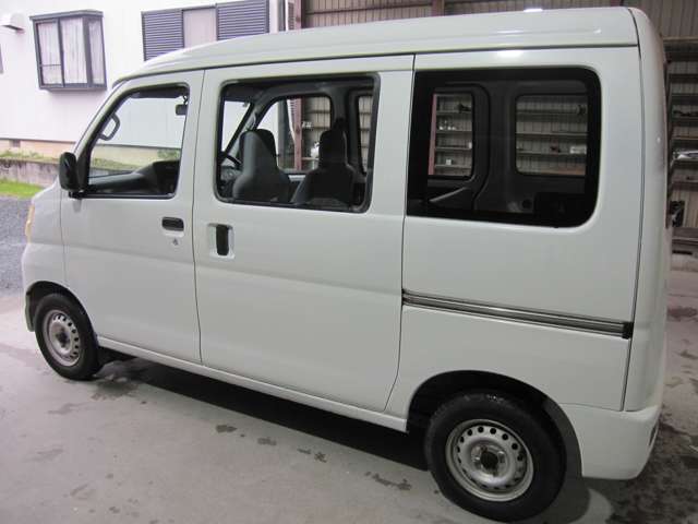 Daihatsu Hijet Cargo 3
