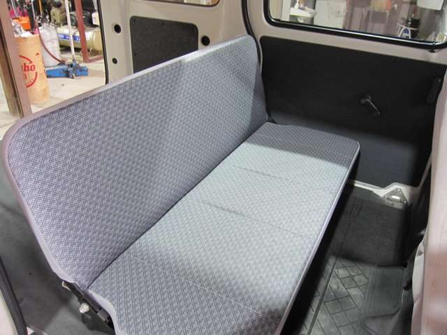 Daihatsu Hijet Cargo 7