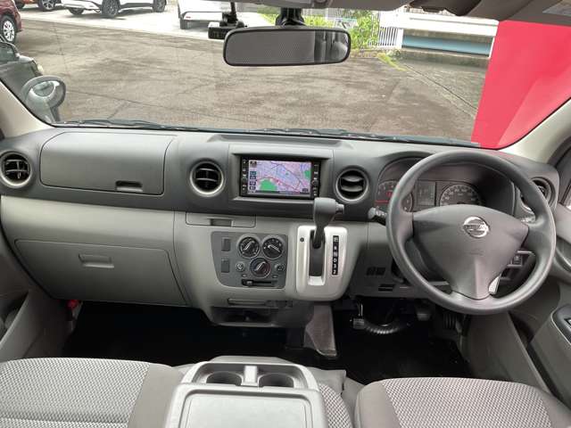 Nissan NV350 Caravan 4