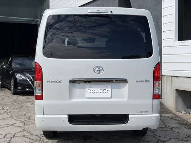 Toyota Hiace Van 4