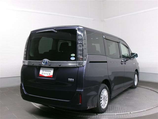 Toyota Voxy 3