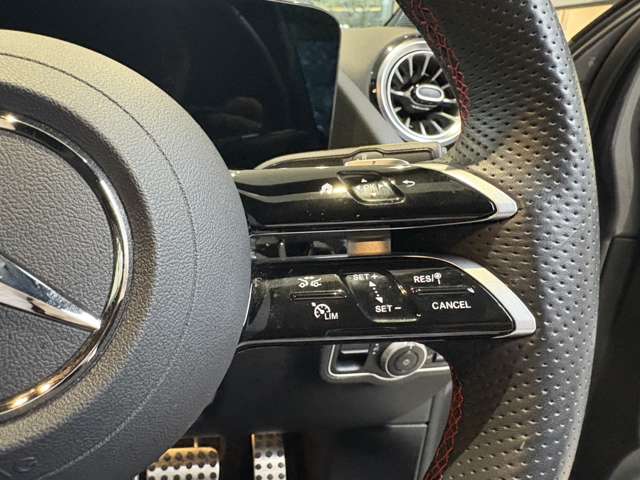 Mercedes-Benz GLA-Class 10