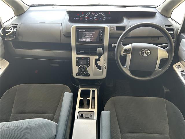 Toyota Noah 5