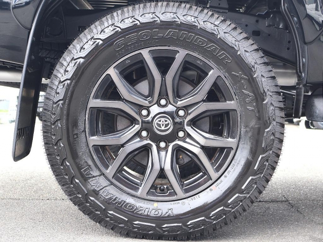 Toyota Hilux 4