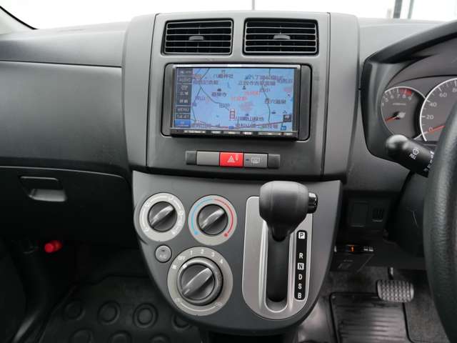 Daihatsu Mira 11