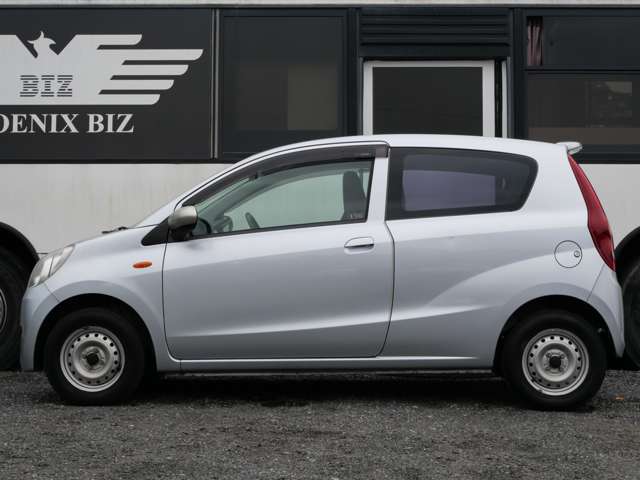 Daihatsu Mira 4
