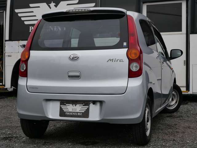 Daihatsu Mira 6
