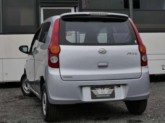 Daihatsu Mira 8