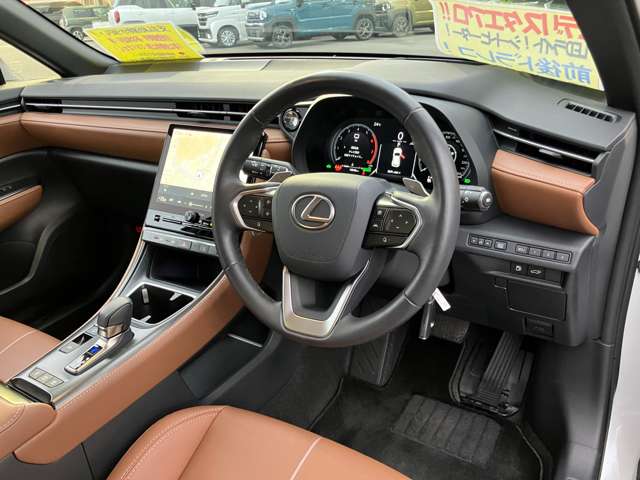 Lexus LBX 11