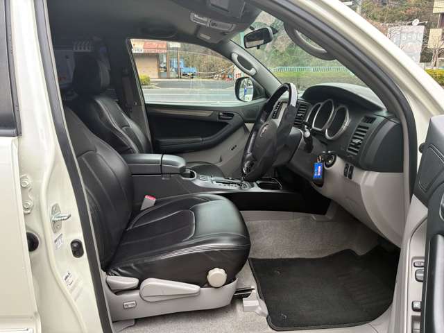 Toyota Hilux Surf 11