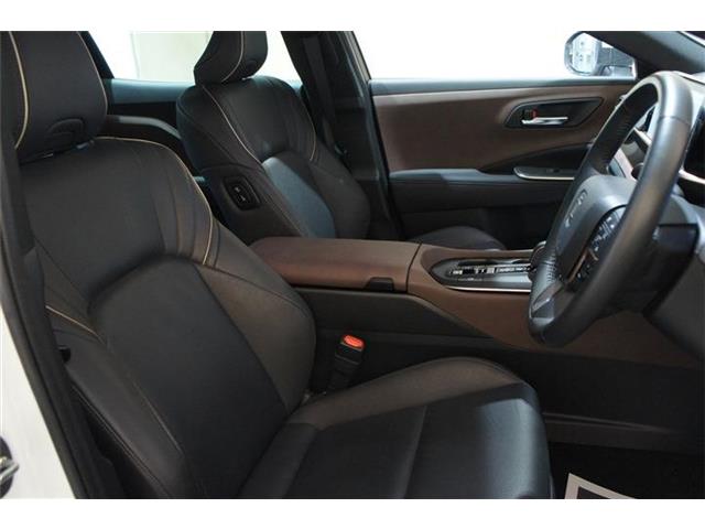 Toyota Crown Crossover 12