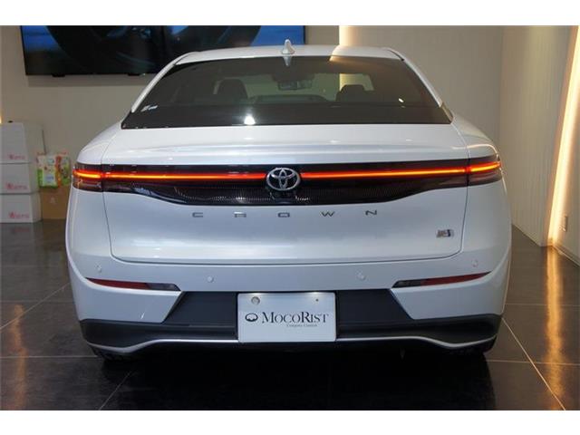 Toyota Crown Crossover 3