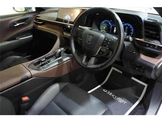 Toyota Crown Crossover 8