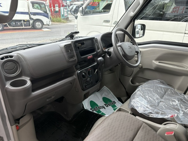 Mitsubishi Minicab Van 11