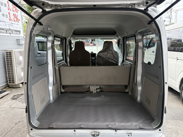 Mitsubishi Minicab Van 9