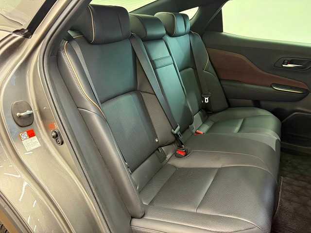 Toyota Crown Crossover 12