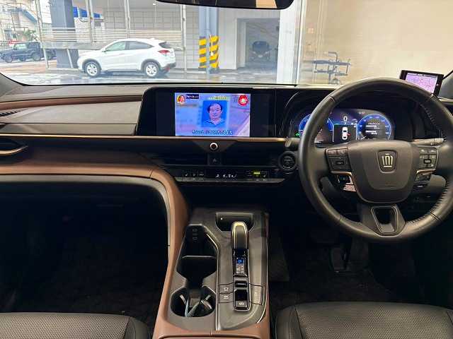 Toyota Crown Crossover 2