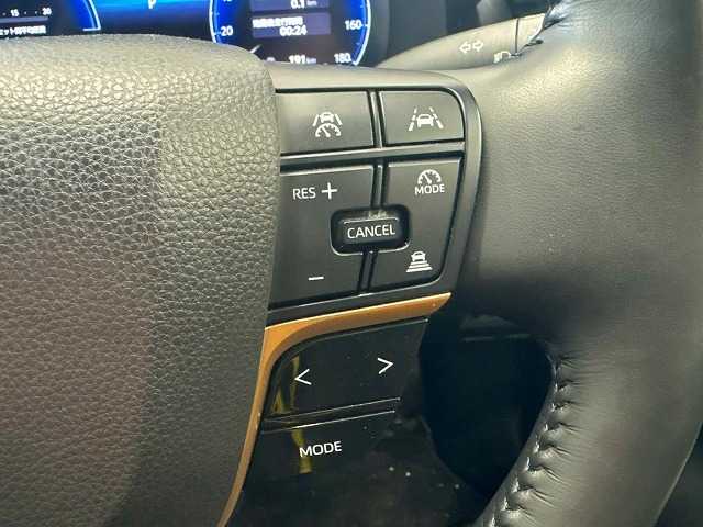 Toyota Crown Crossover 6