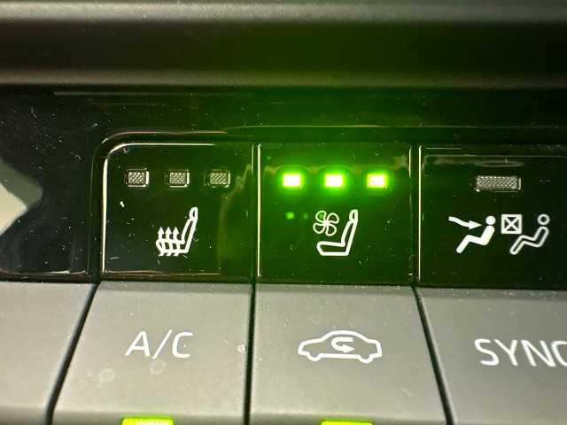 Toyota Crown Crossover 9