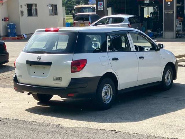 Nissan AD 8