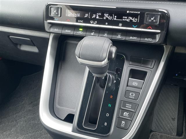 Toyota Noah 10
