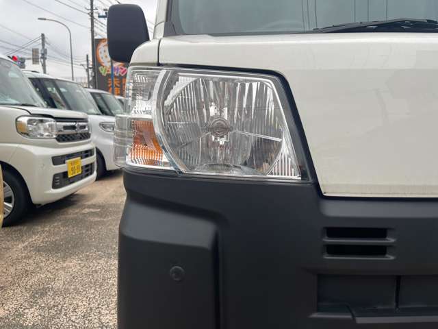 Daihatsu Hijet Cargo 12