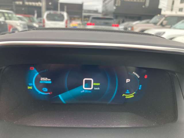 Peugeot SUV e-2008 11