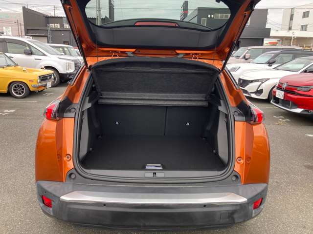 Peugeot SUV e-2008 5