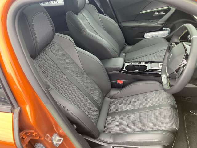 Peugeot SUV e-2008 7