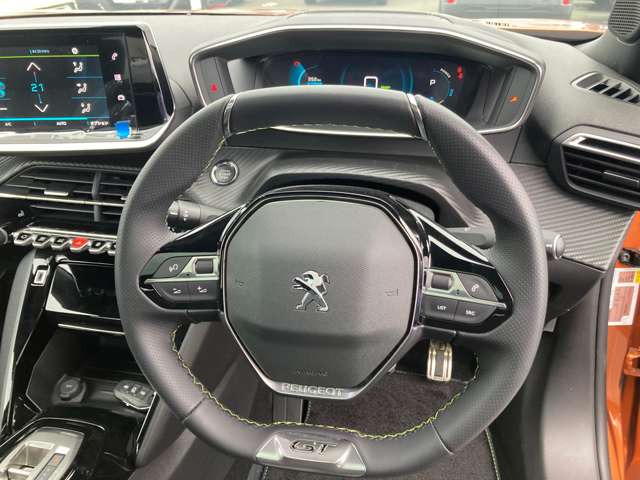 Peugeot SUV e-2008 10