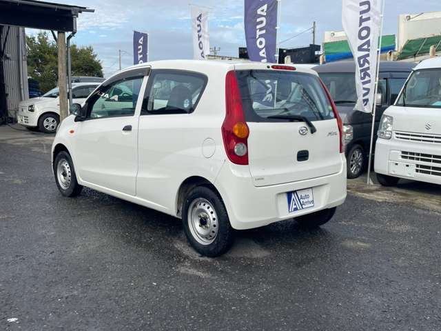Daihatsu Mira 6