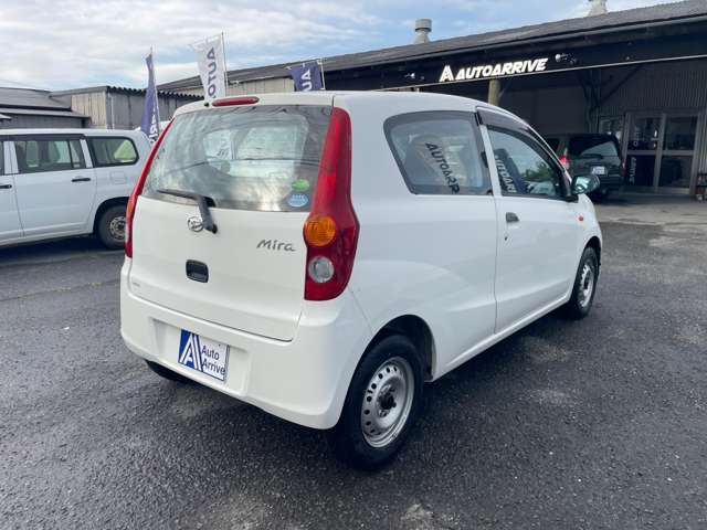 Daihatsu Mira 8