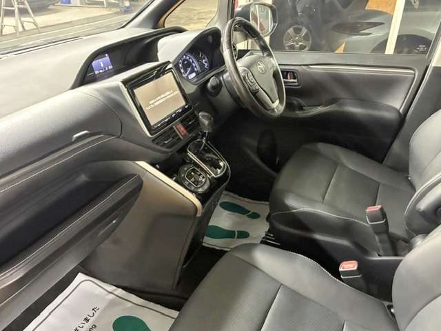Toyota Esquire 11