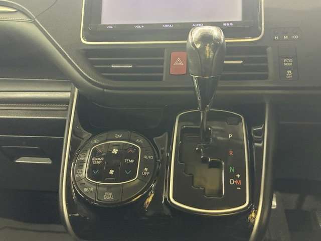 Toyota Esquire 9