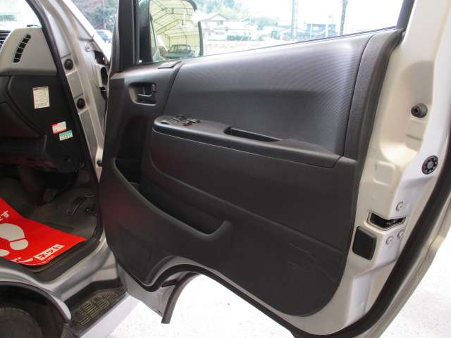 Toyota Hiace Van 11