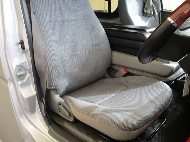 Toyota Hiace Van 12
