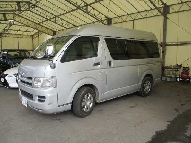 Toyota Hiace Van 3