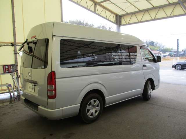 Toyota Hiace Van 4