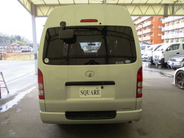 Toyota Hiace Van 5
