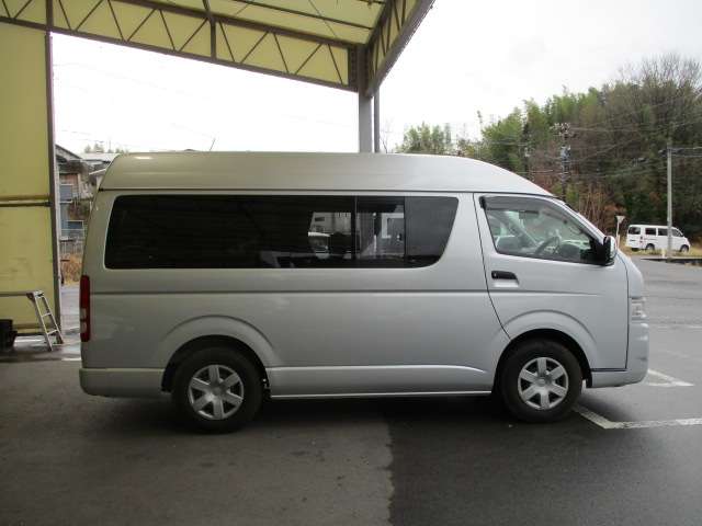 Toyota Hiace Van 7