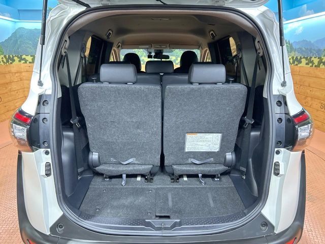 Toyota Sienta 11