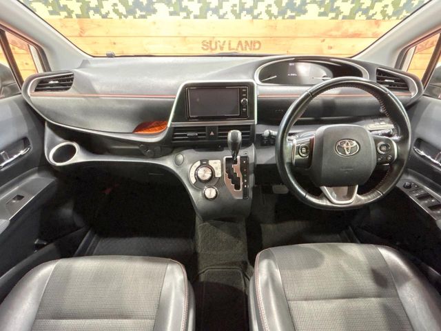 Toyota Sienta 2