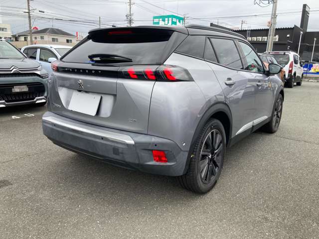 Peugeot SUV e-2008 3